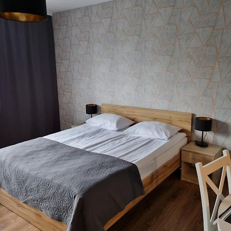 Willa "Aparthause" E-Apartamenty Mielec Extérieur photo